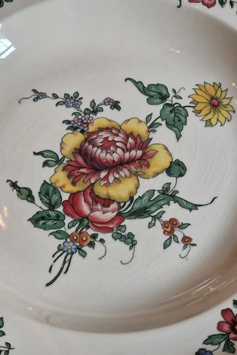 Floral Soup Plates with Scalloped Edge – Set of 4