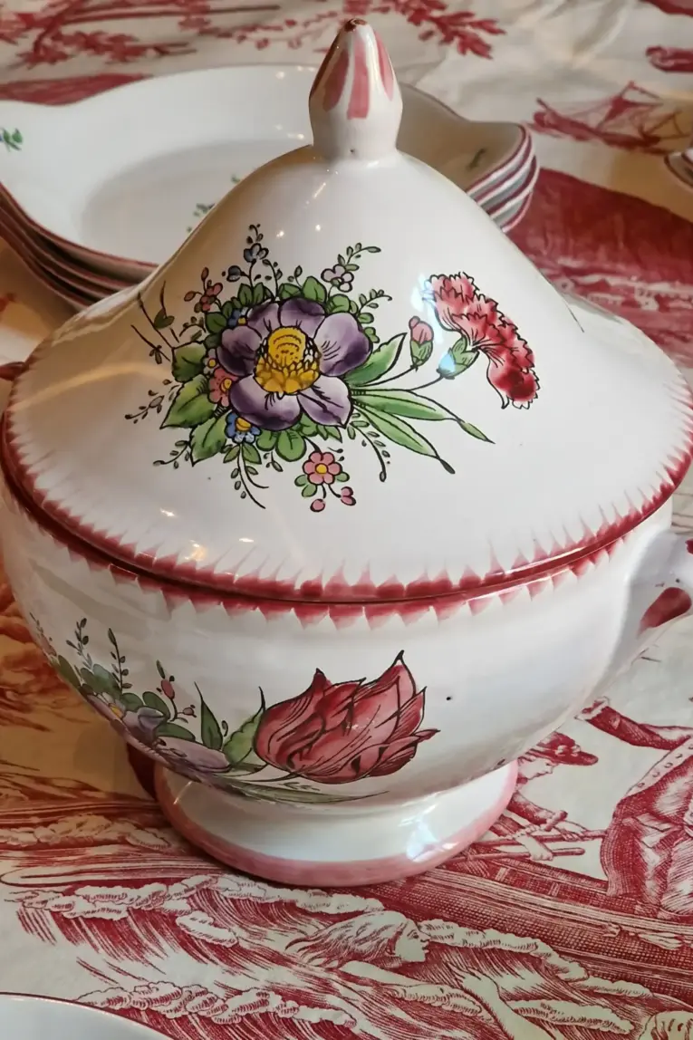 French Faience Lidded Tureen “Le Renoleau” – Hand-Painted Floral
